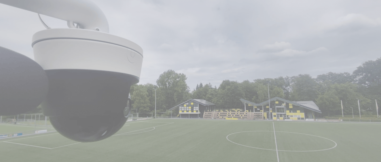 USF.Fixed vast camerasysteem langs het voetbalveld